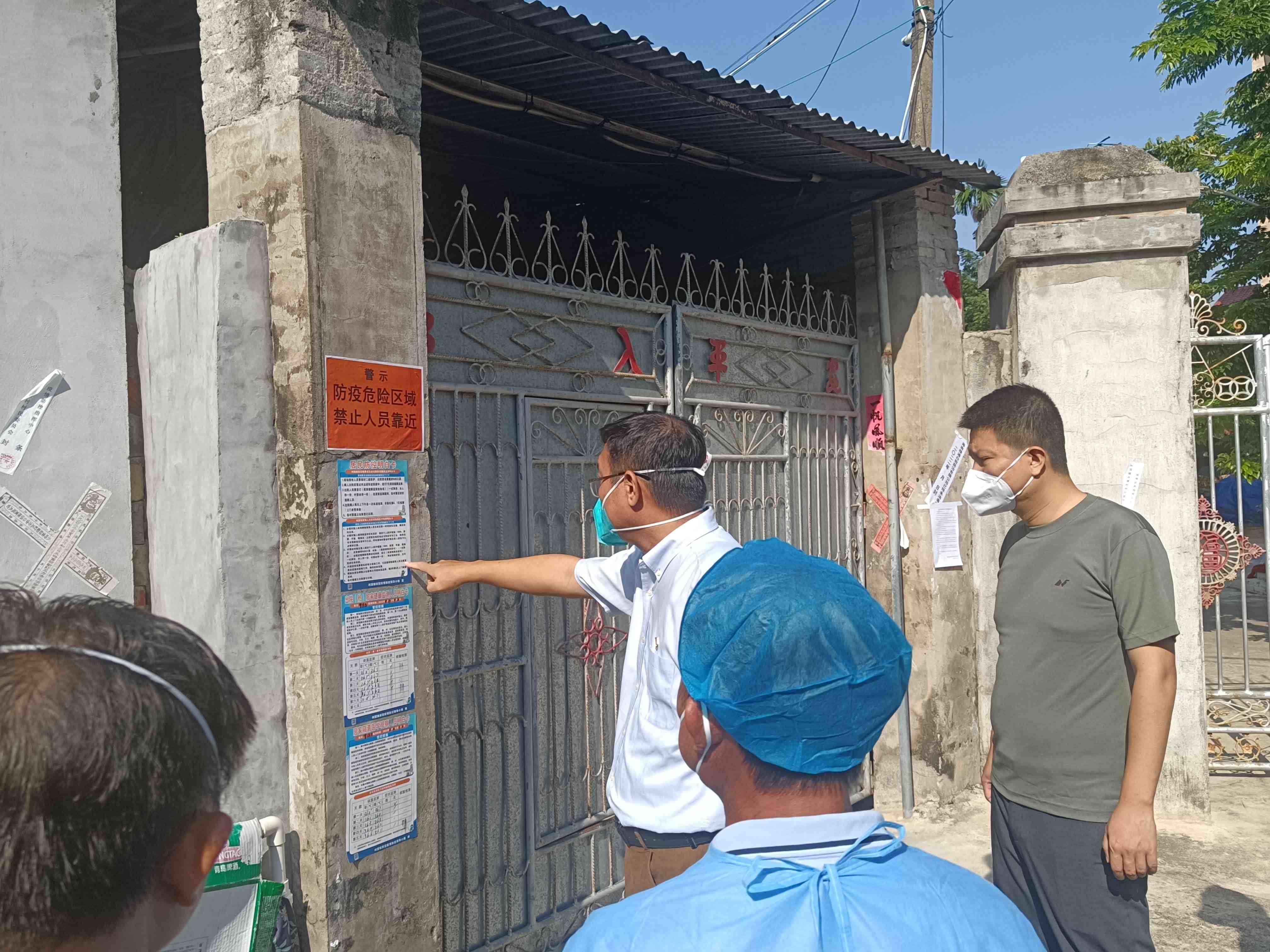 县委书记调研高风险区疫情防控措施落实情况，强调持续推进扫尾清零