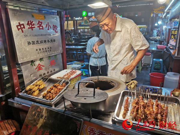 疫情下回归正轨，小人物坚守岗位诠释土地澎湃活力