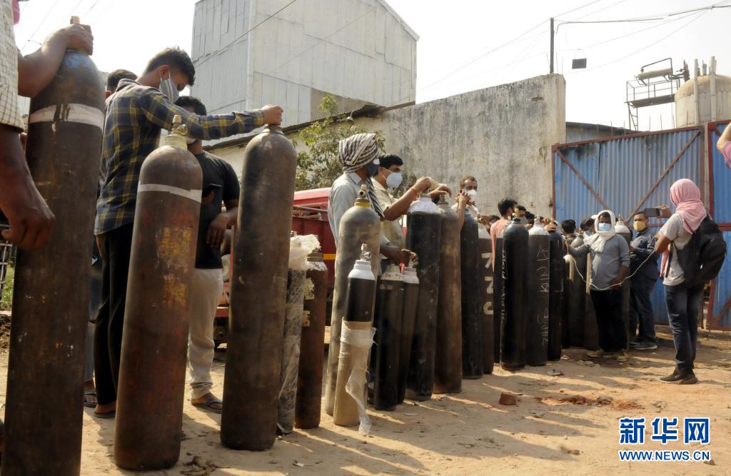 印度新冠疫情持续加重 确诊死亡人数攀升医疗资源告急