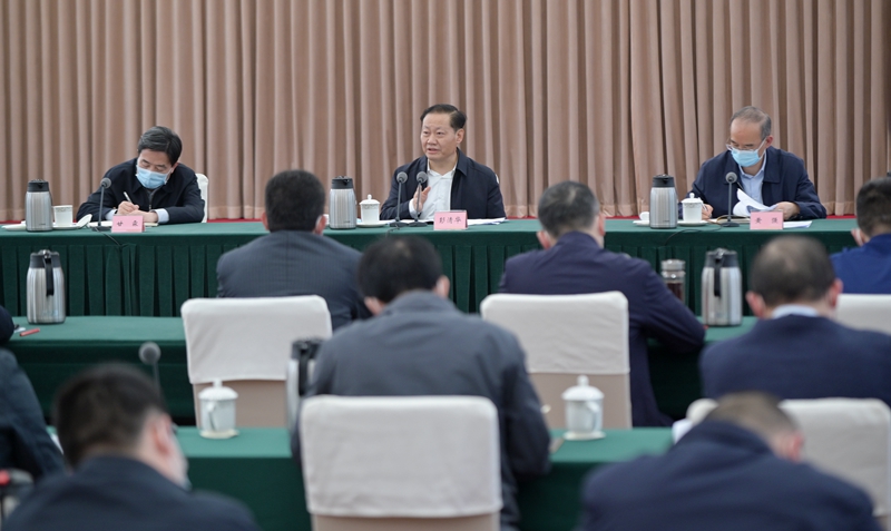 省委书记主持座谈会，听取防疫一线人员对疫情防控工作的建议