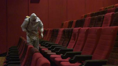 疫情二次反弹,中国电影市场未全复,春节档会受何重创?