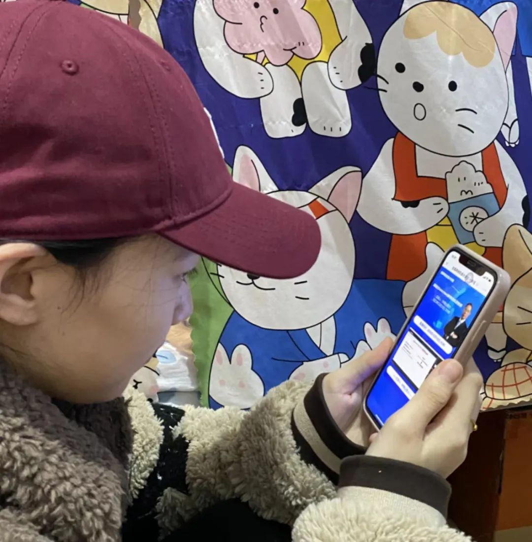 我校组织观看钟南山讲新冠疫情动态及应对直播，学生收获满满