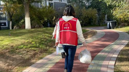 银川新增确诊病例，社区工作人员坚守一线抗疫保居民安全