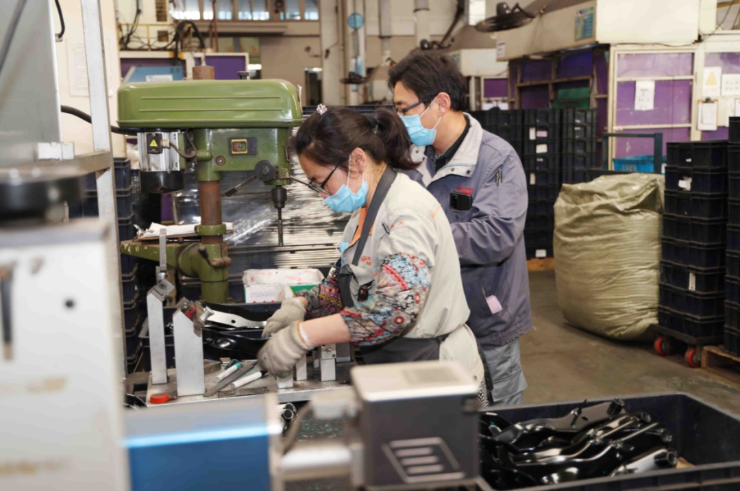 疫情期间员工工资咋发?朱泾工会出招,企业员工吃下定心丸