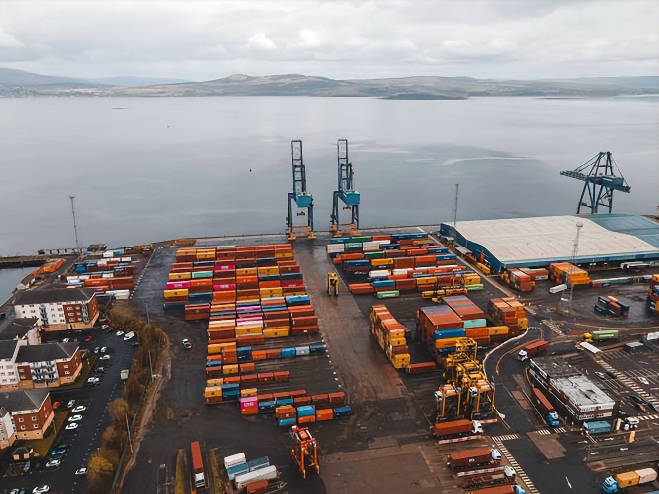 特朗普正在搅乱世界吗?三大经济危机逼近,西方毁长城,恐慌根源暴露