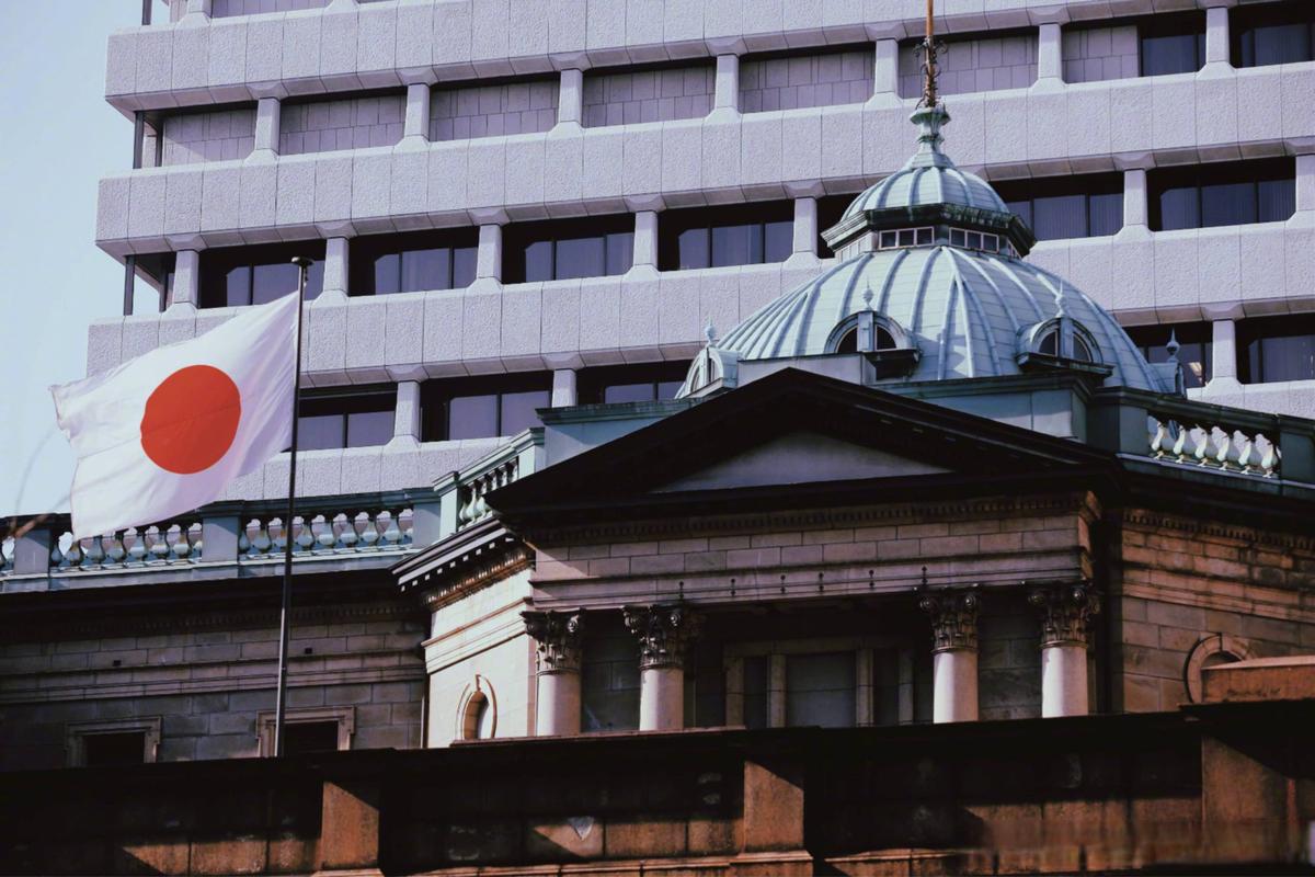 特朗普正在搅乱世界吗?三大经济危机逼近,西方毁长城,恐慌根源暴露