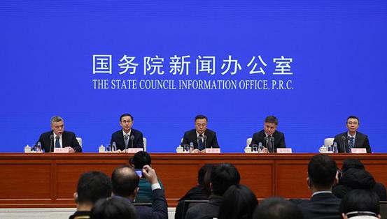 国务院联防联控机制发布会：疫情防控物资政府采购简化审批