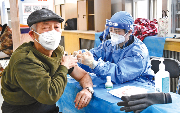 疫情防控新形势下，为何要强调加快推进老年人新冠疫苗接种？