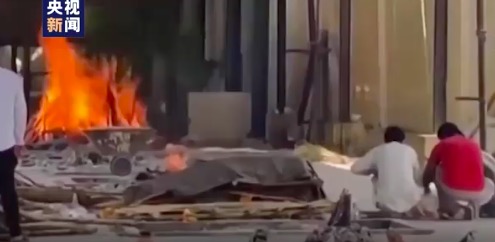 印度疫情失控！单日新增超30万创纪录，火葬场超负荷运转