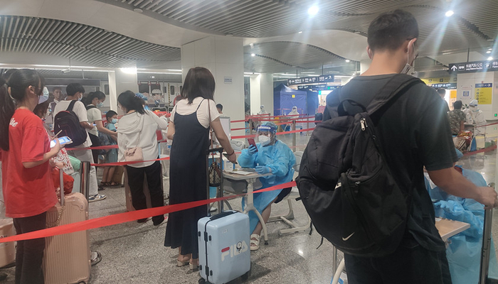 国庆前后防控升级：本地过节、核酸查验及聚集活动新规