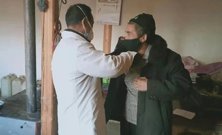 疫情下脱贫攻坚遇挑战，龙元山村停篝火防病毒保健康