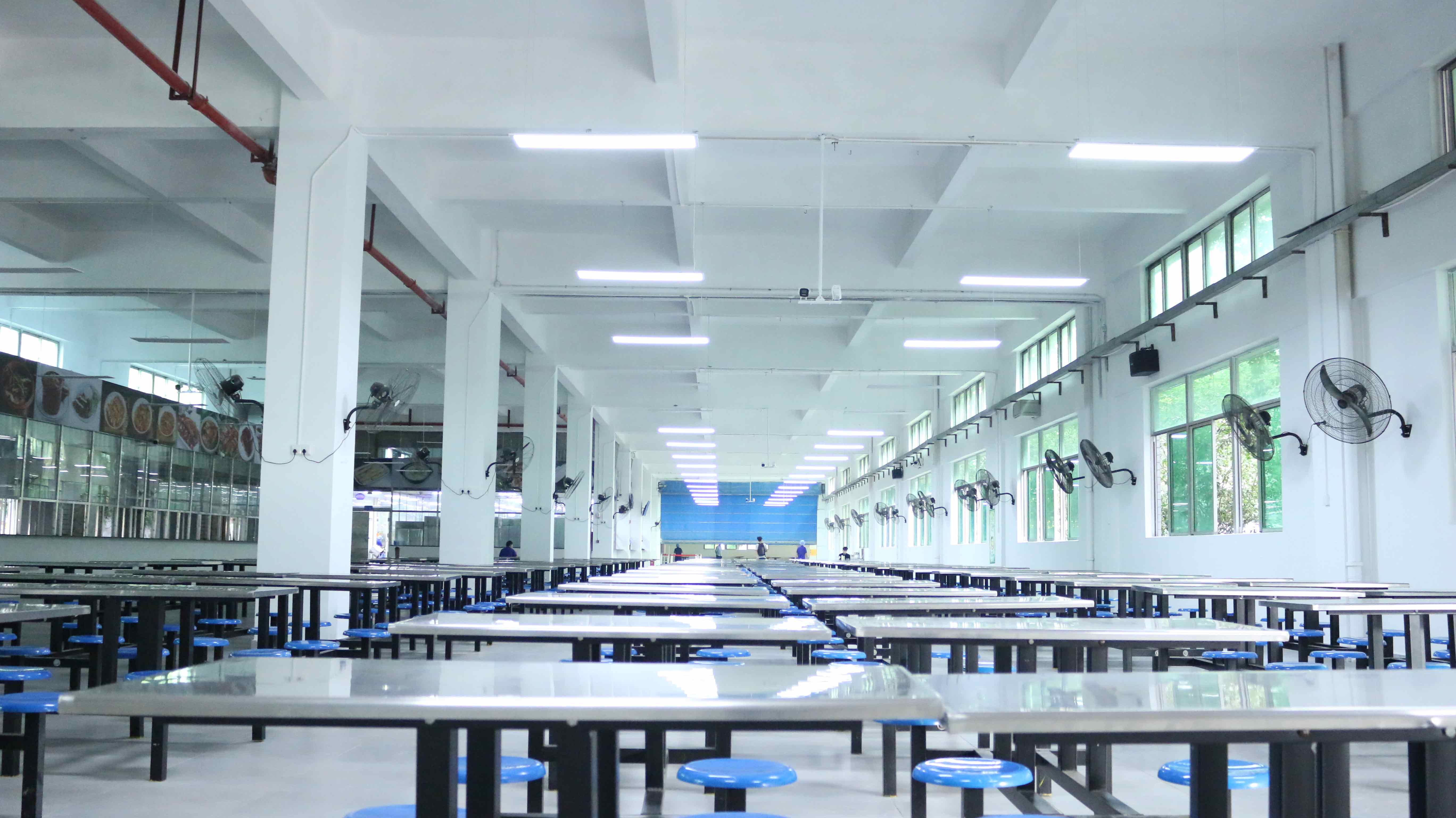 高考竞争激烈,选靠谱复读学校,新视角成考生家长信赖之选