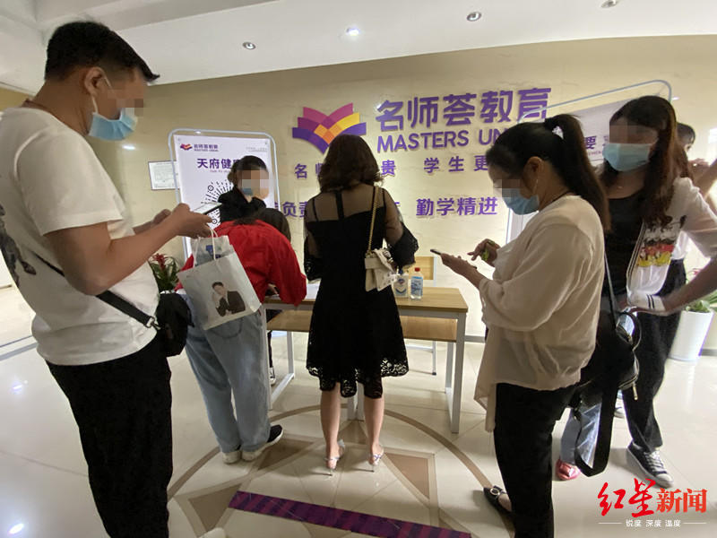 高考延期,成都艺体生家长:‘高考全程管理辅导费’该补吗?