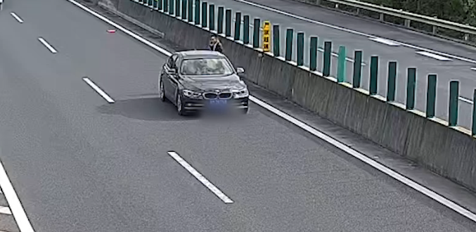 二广高速永州段两车追尾事故,未及时撤离致二次事故