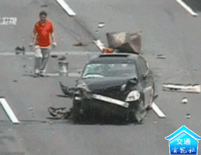 二广高速永州段两车追尾事故,未及时撤离致二次事故