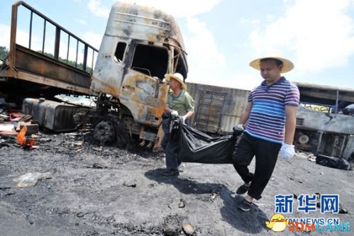 沪昆高速湖南境内惨烈车祸致38死 现场救援紧张进行