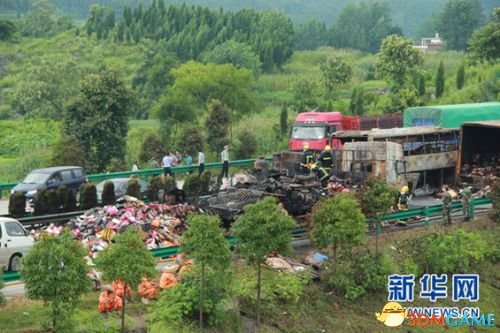 沪昆高速湖南境内惨烈车祸致38死 现场救援紧张进行