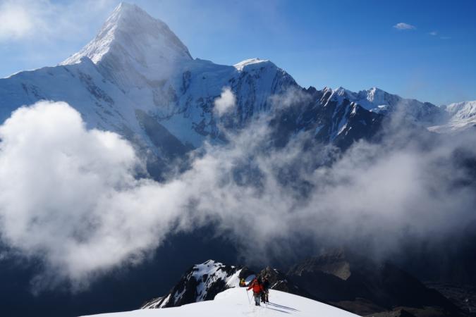北大山鹰社36年历程:登山攀岩为主,多项活动展青春风采