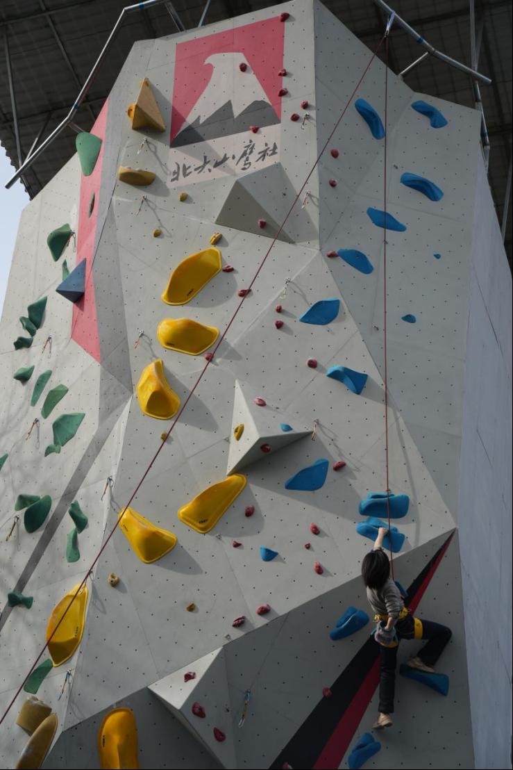 北大山鹰社36年历程:登山攀岩为主,多项活动展青春风采