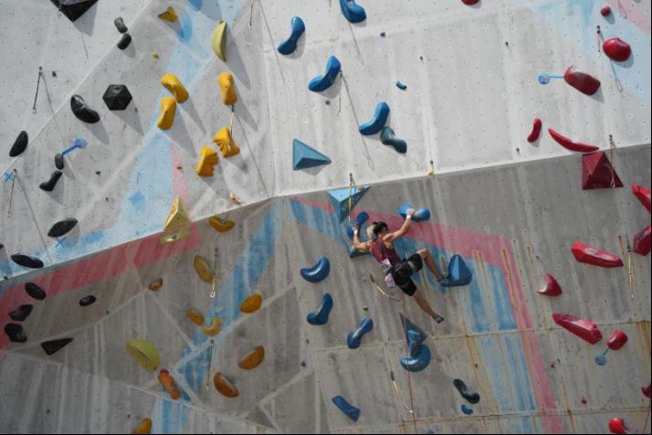 北大山鹰社36年历程:登山攀岩为主,多项活动展青春风采