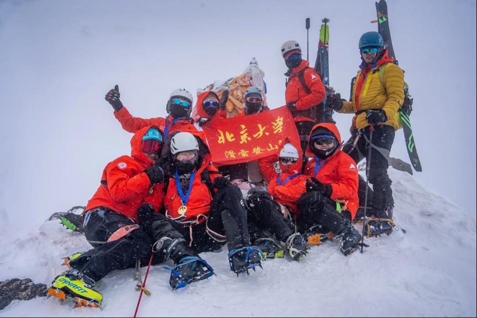 北大山鹰社36年历程:登山攀岩为主,多项活动展青春风采