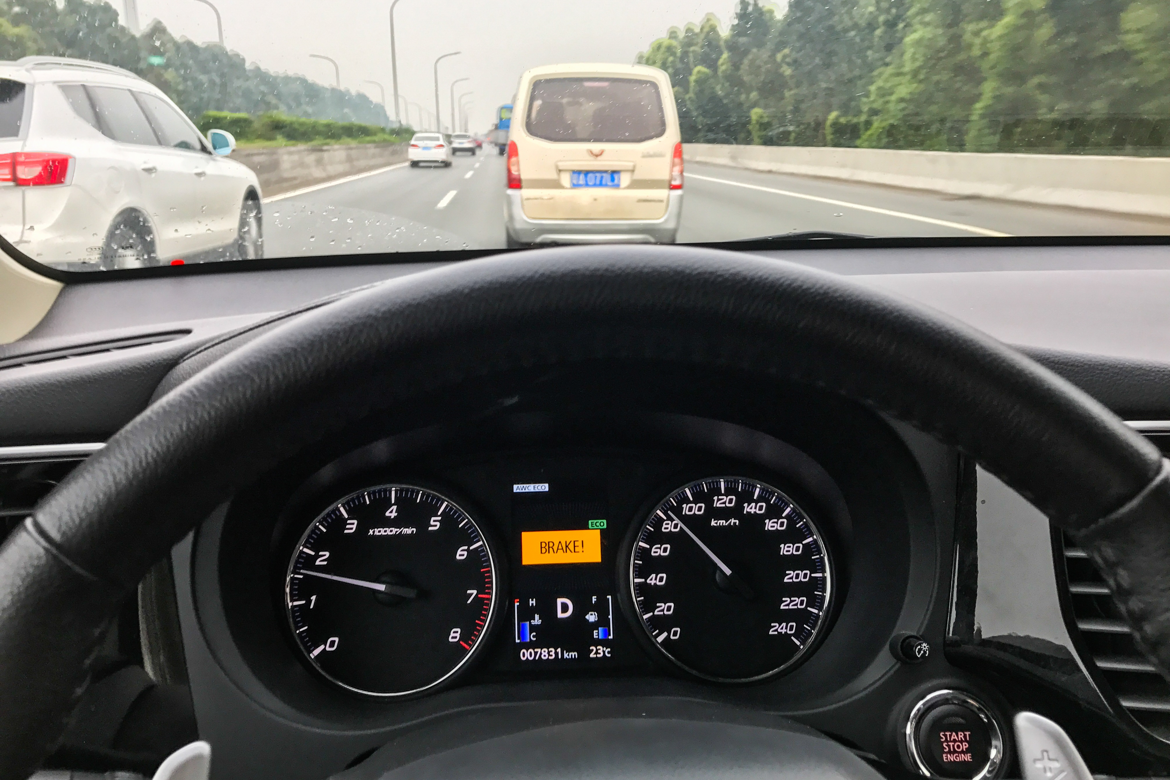 老司机多年经验总结8条驾驶铁律,关键时刻能保命