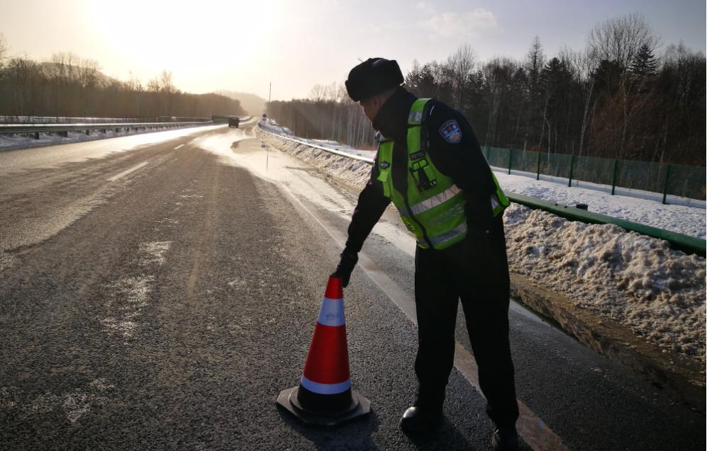 老司机多年经验总结8条驾驶铁律,关键时刻能保命
