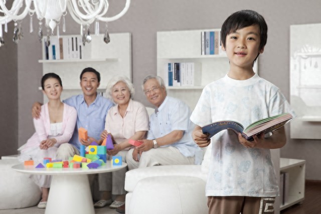 家庭氛围安静比报10个兴趣班更能养出学霸，你知道为啥吗？